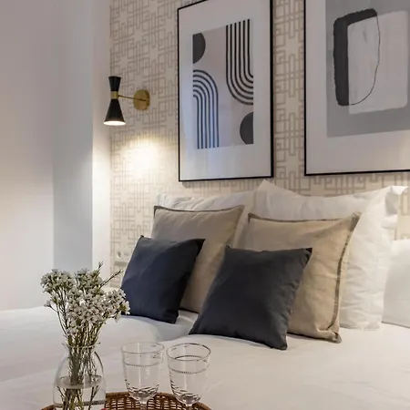Daire Chezmoihomes Angel 18 1br & 2br *